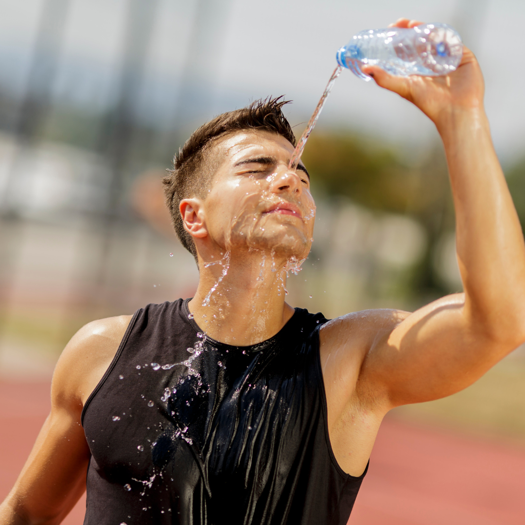 Schwitzen beim Sport im Sommer Abkühlung