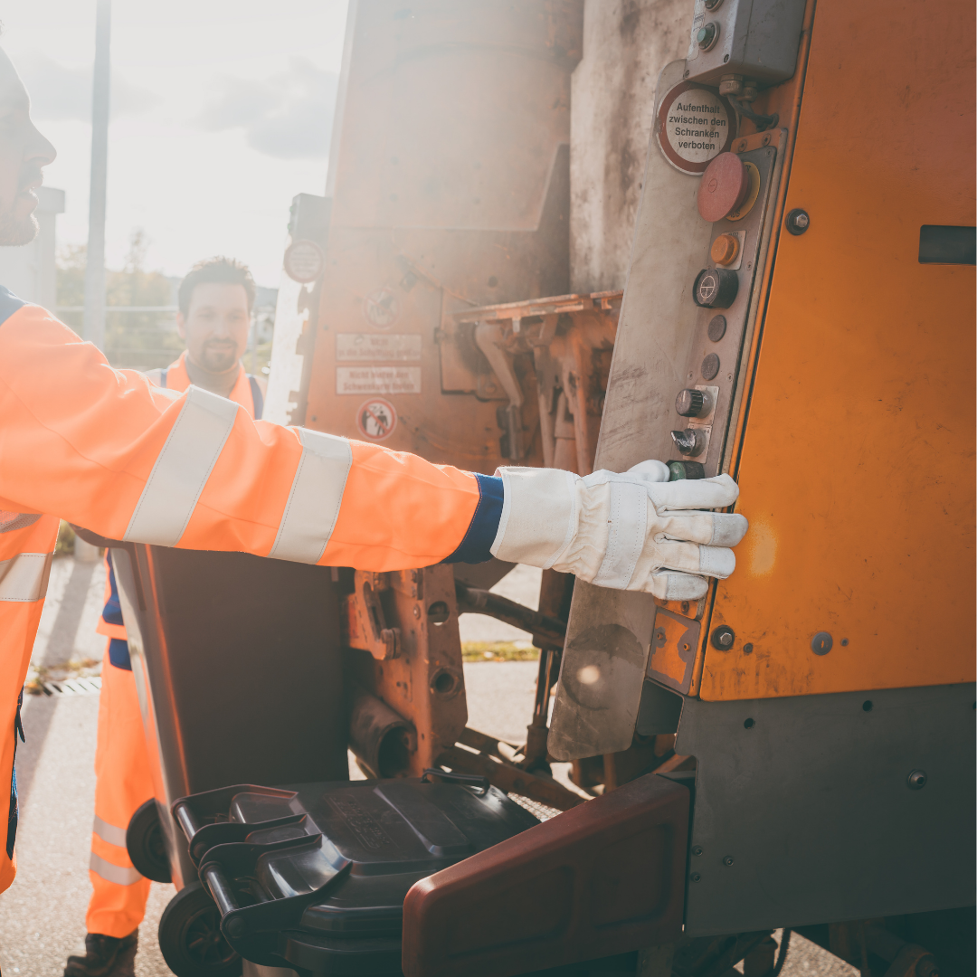 Müllabfuhr auf dem Weg zu Mülldeponie