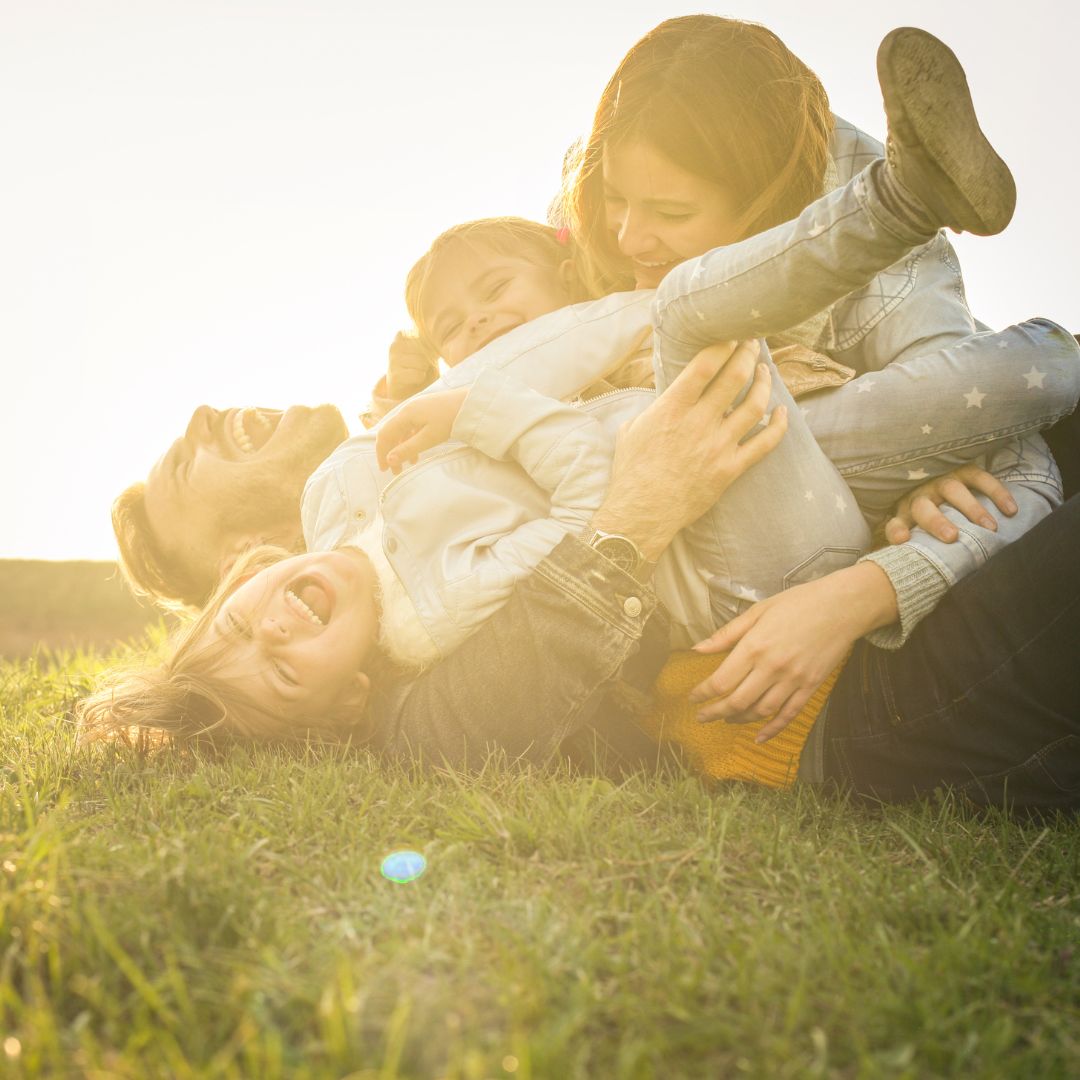 Familie hat Spaß in der Natur 