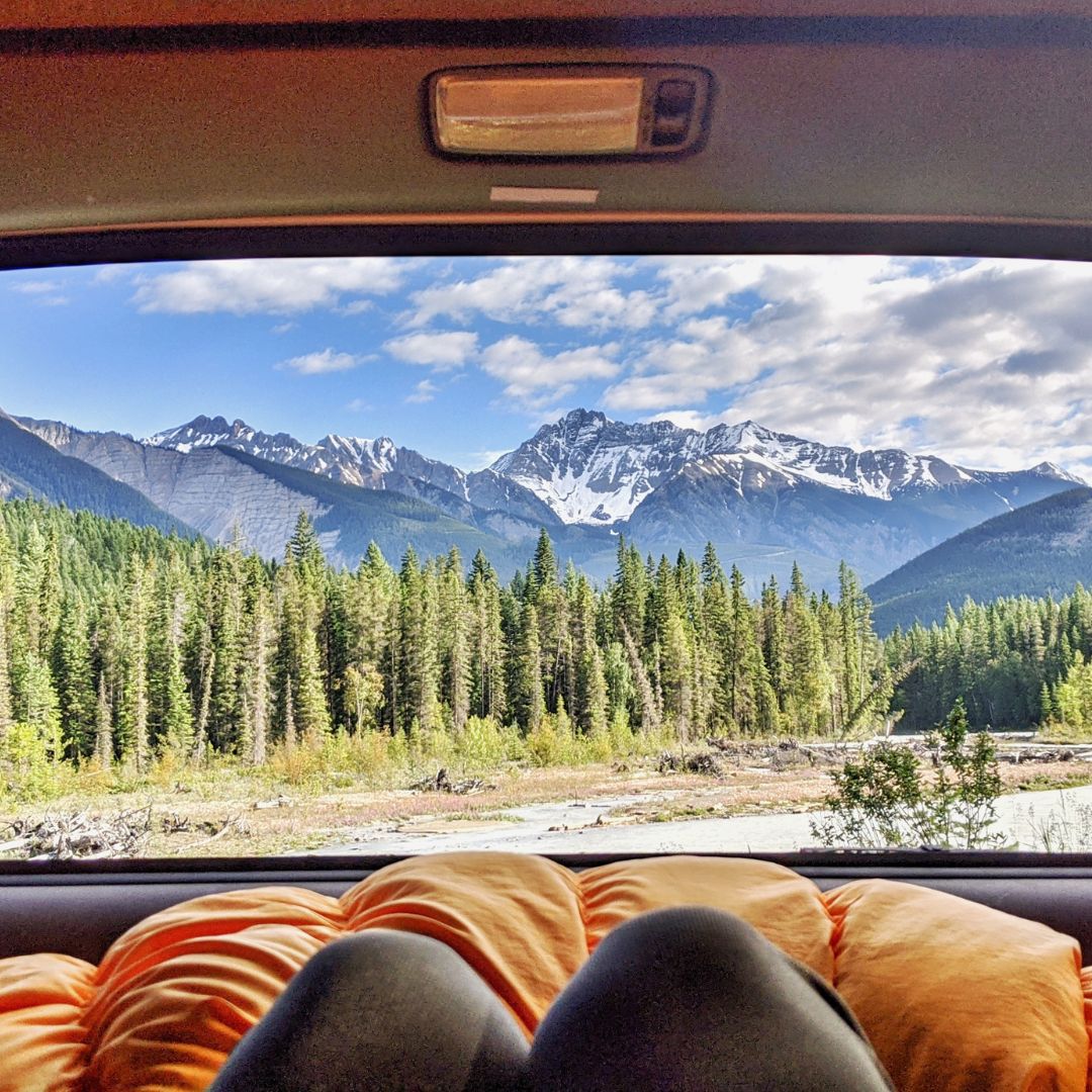Aussicht auf Berge aus Campervan